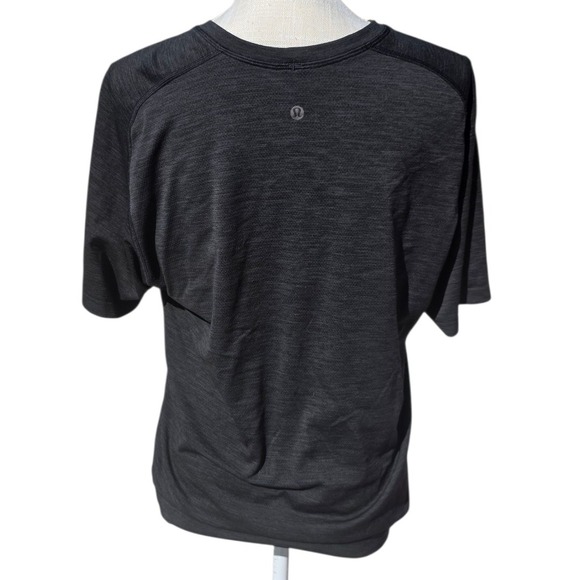 Lululemon Mens T-Shirt Athletic Fit Short Sleeve Gym Training Top - Picture 2 of 2